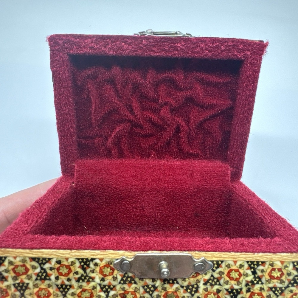 Persian‎ Khatam Wood Trinket Box Hand Made Inlaid With Hunting Scenes On Lid - Picture 10 of 16